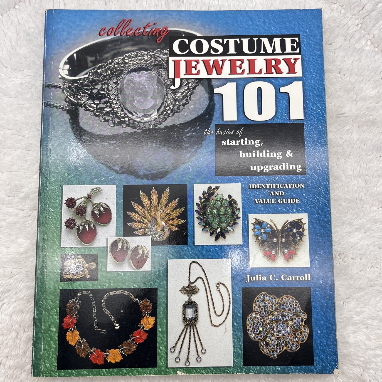 Collecting Costume Jewelry 101 by Julia C. Carroll 2004 Paperback 304 Pages