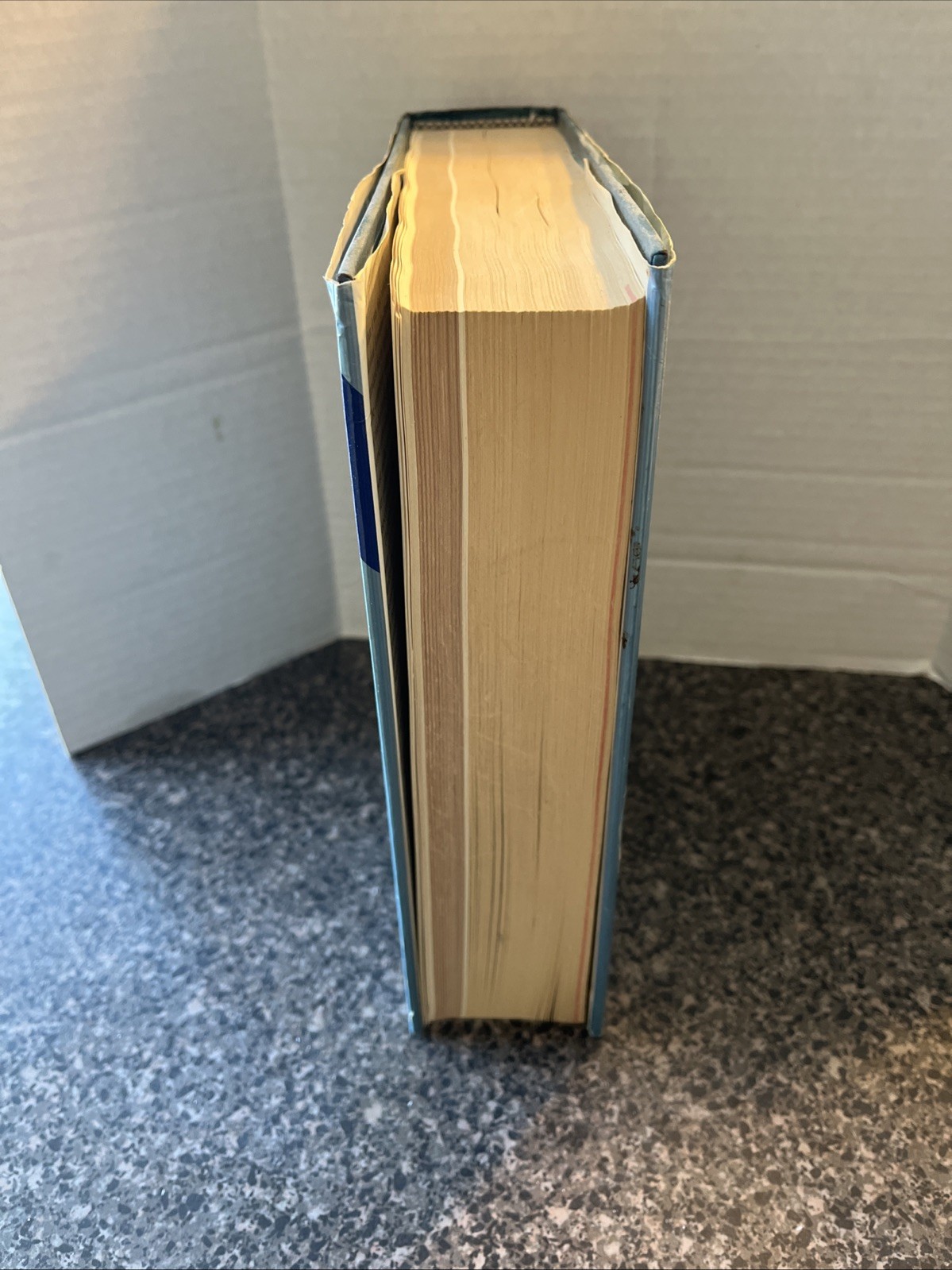 The American Medical Association Family Medical Guide 880 pages Hardcover