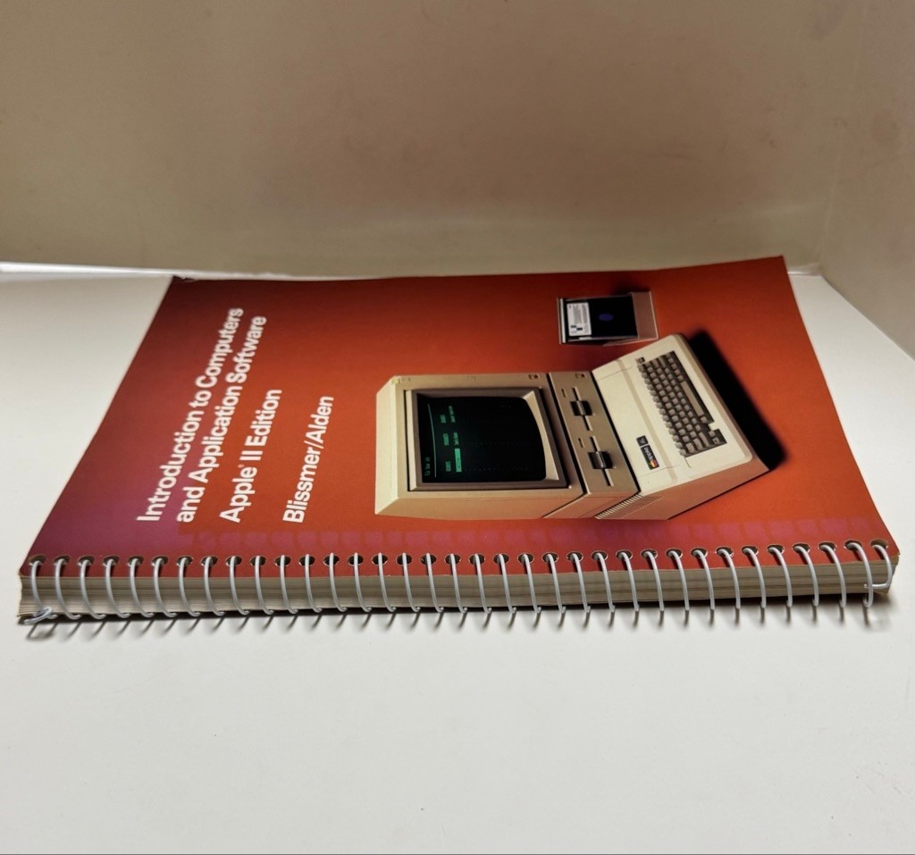 Introduction to Computers and Application Software Apple II Edition (1987)