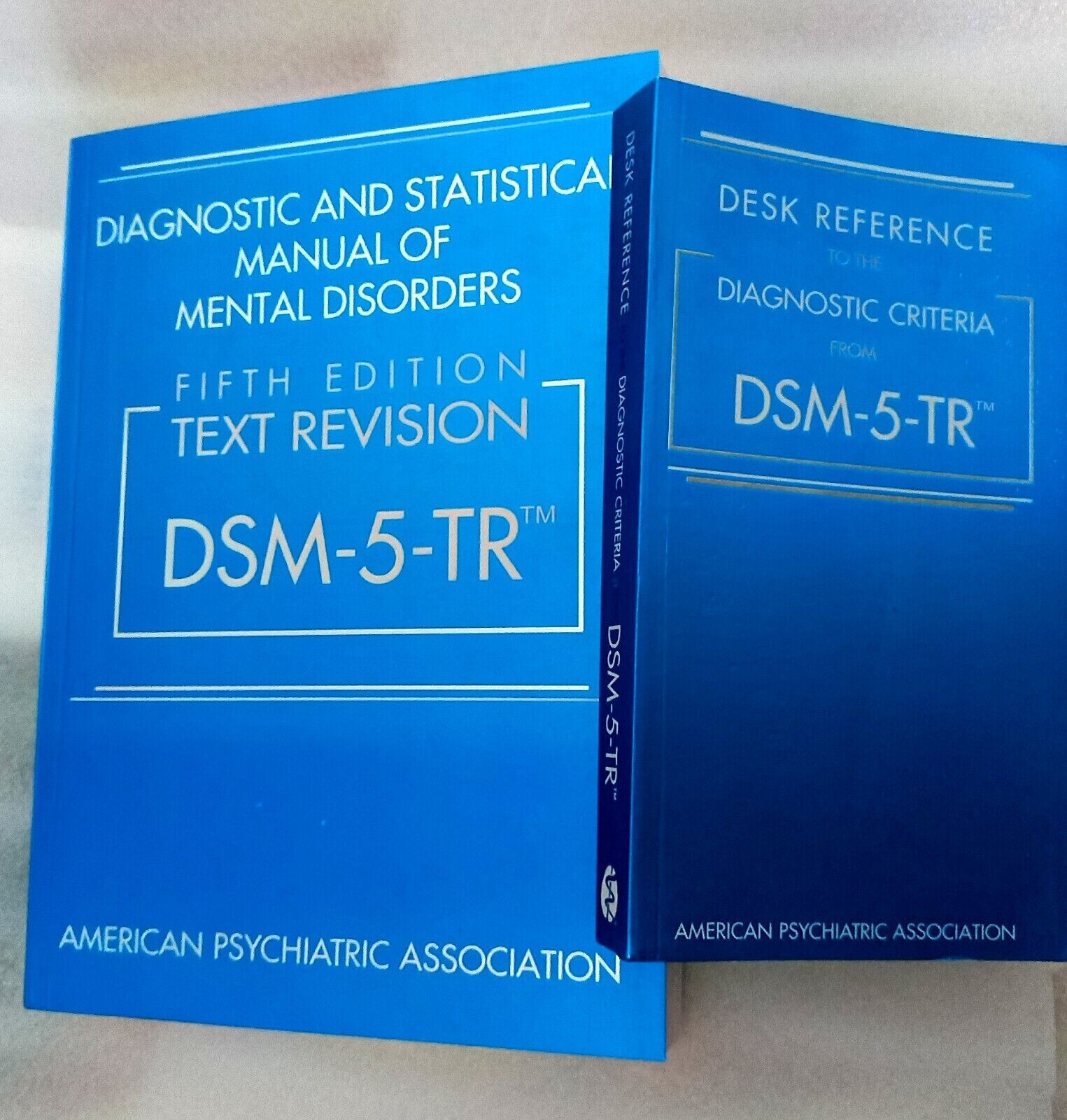 DSM-5 TR Paperback+DESK reference from DSM-5-TR 5th Edition Paperback 2022-COMBO