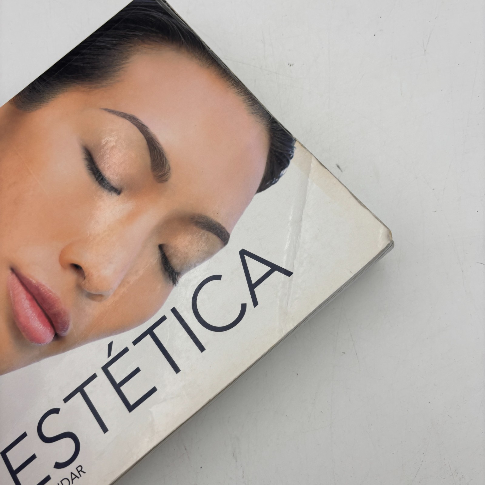 Milady Standard Esthetics Fundamentals Spanish Translated – Paperback