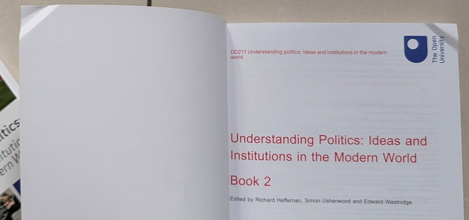 OPEN UNIVERSITY DD211 Understanding politics 2nd edition VERY GOOD CONDITION