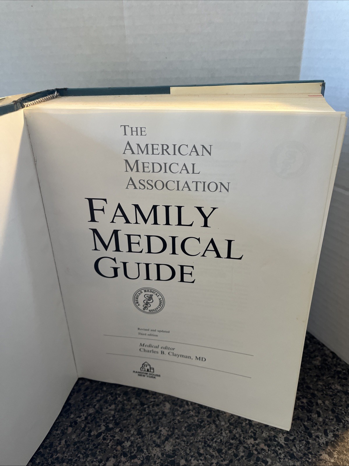 The American Medical Association Family Medical Guide 880 pages Hardcover