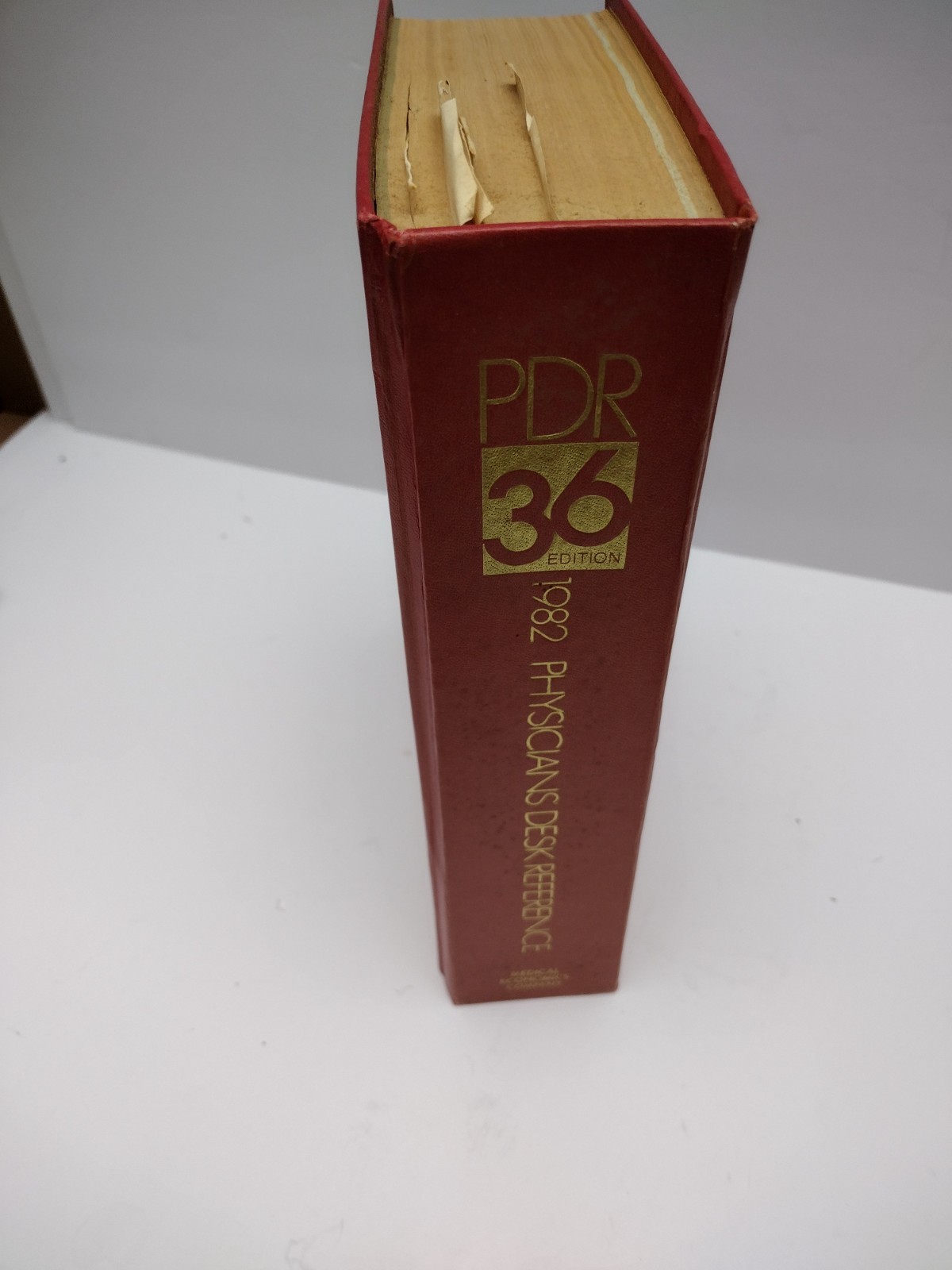PDR 36th Edition 1982 Physicians’ Desk Reference Hardcover 4 lbs + 10″X7.25″
