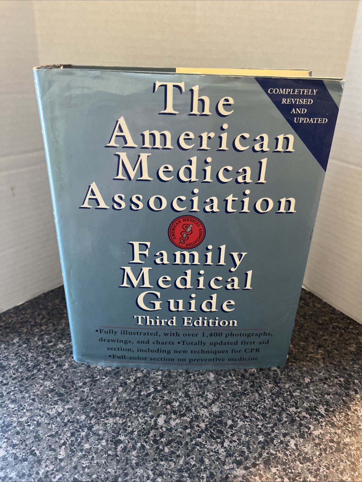 The American Medical Association Family Medical Guide 880 pages Hardcover