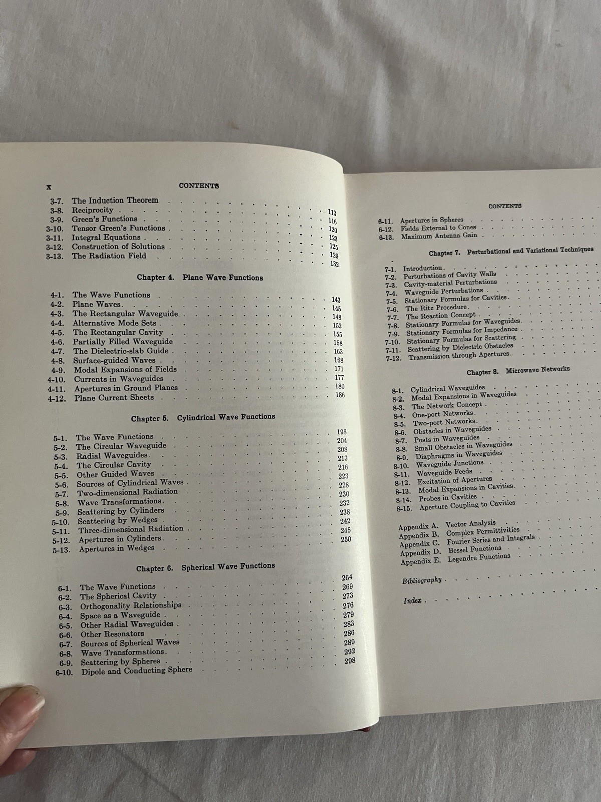 Electronics Ser.: Time-Harmonic Electromagnetic Fields by Roger Harrington 1961