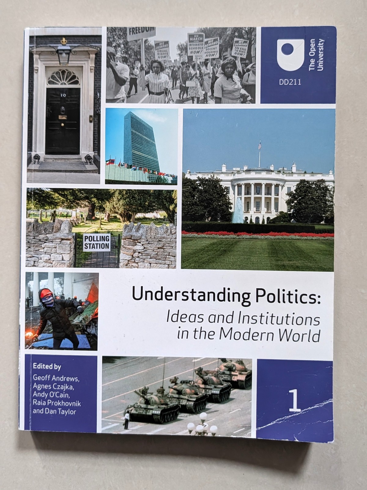 OPEN UNIVERSITY DD211 Understanding politics 2nd edition VERY GOOD CONDITION