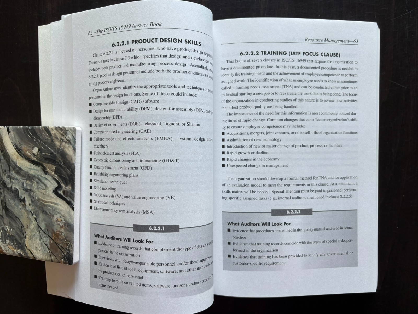 The ISO/TS 16949 Answer Book by Roderick A. Munro pb business automotive