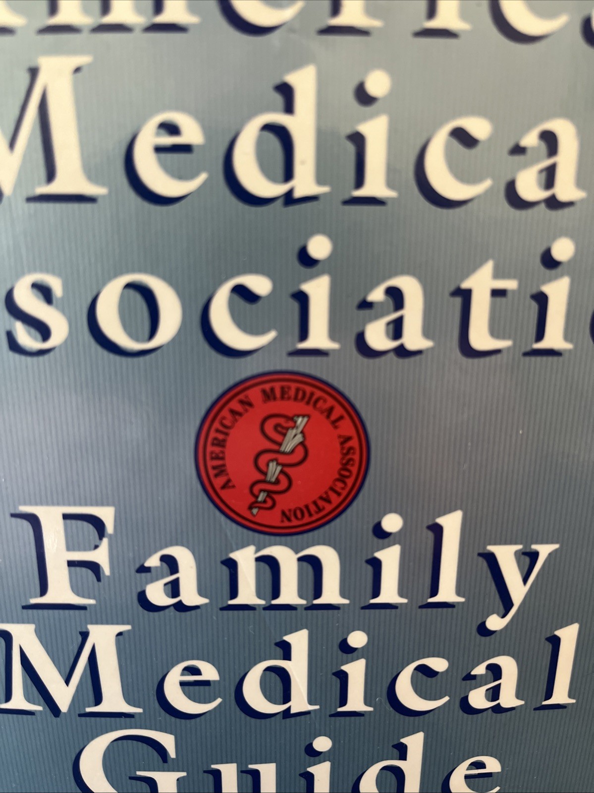 The American Medical Association Family Medical Guide 880 pages Hardcover