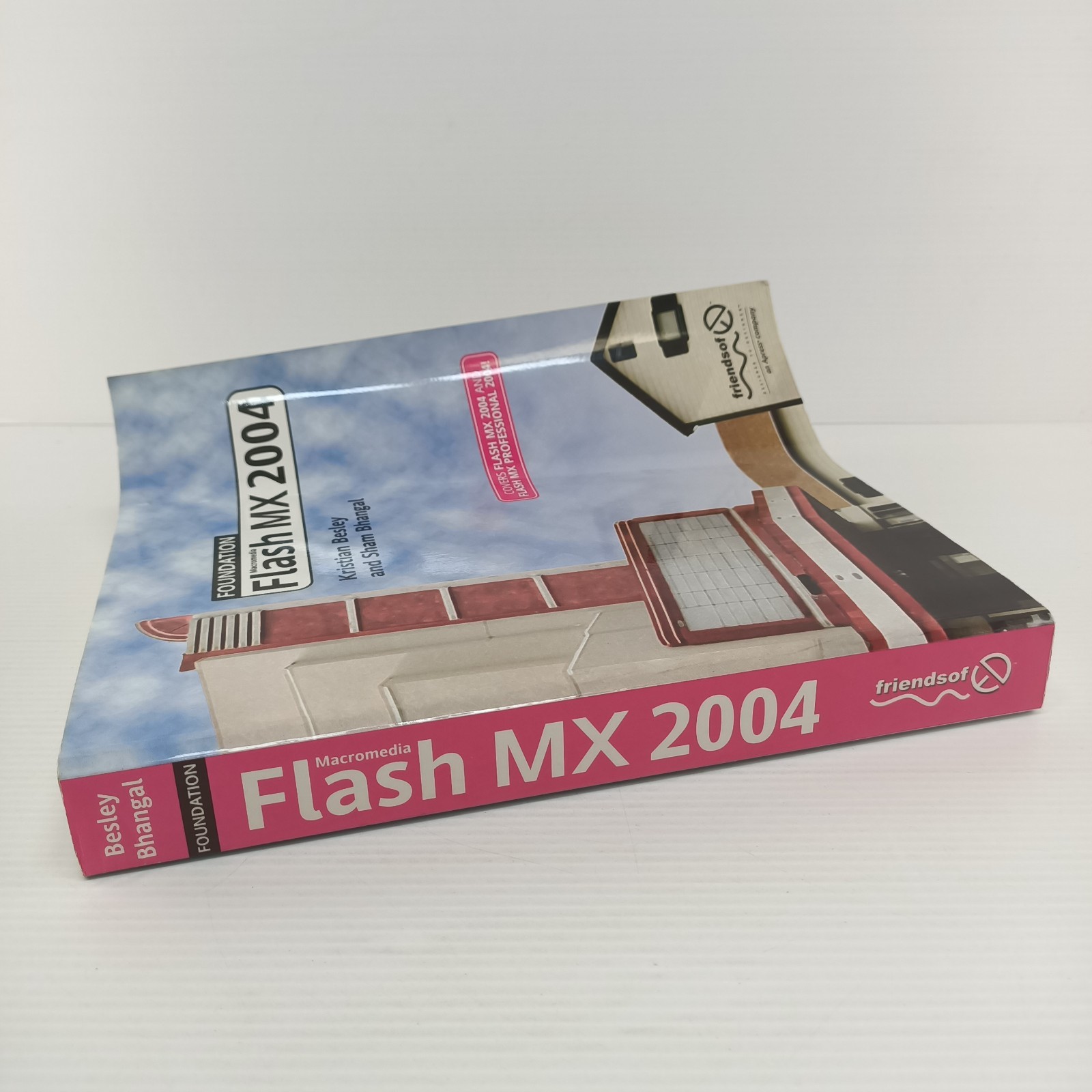 Foundation Macromedia Flash MX 2004 Textbook Besley & Bhangal Paperback Book