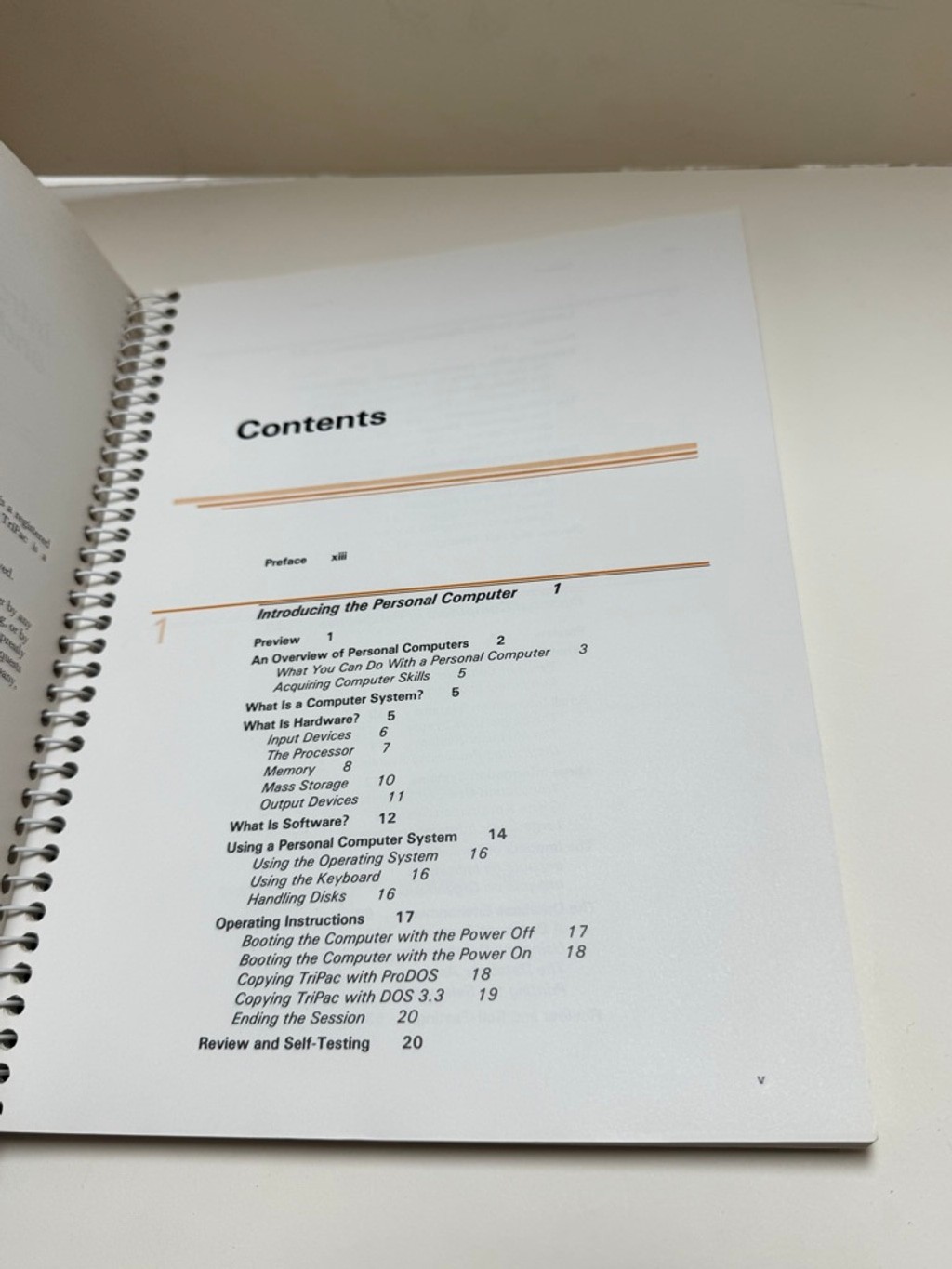 Introduction to Computers and Application Software Apple II Edition (1987)
