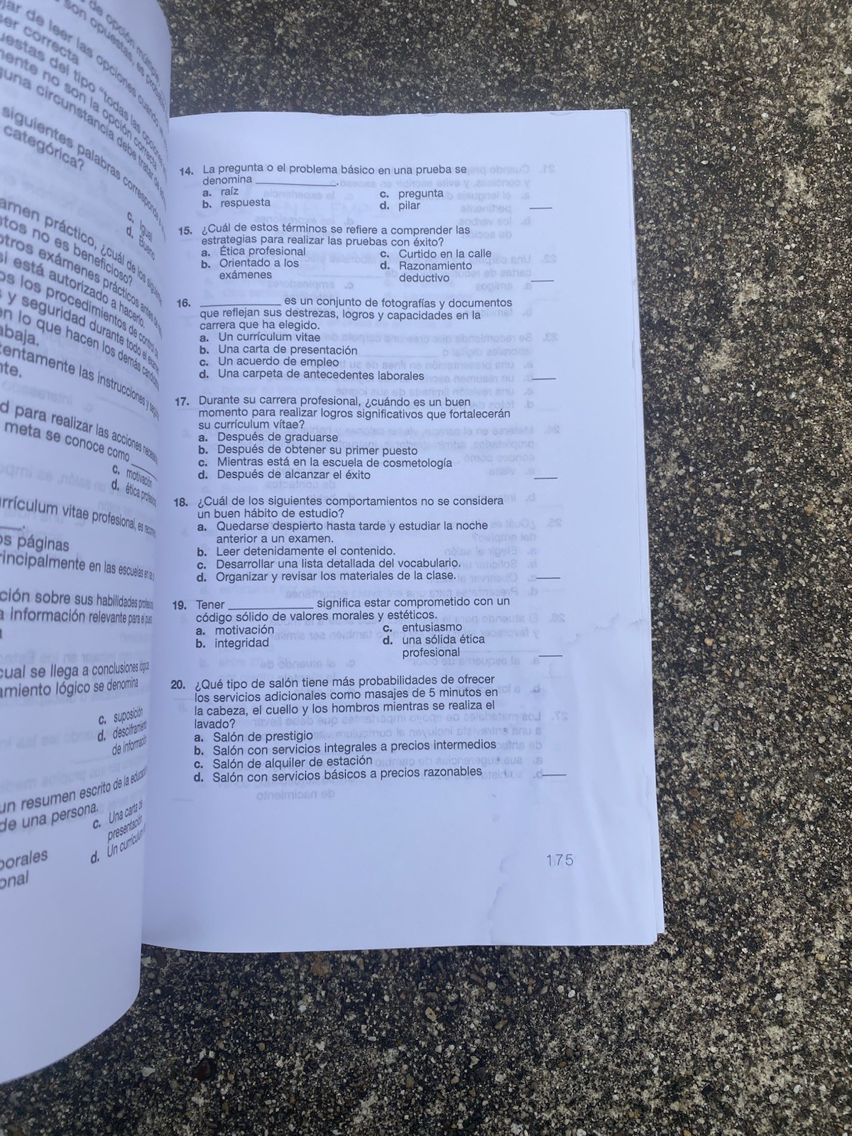Spanish Translated Exam Review for Milady Standard Cosmetology by Milady (2015,