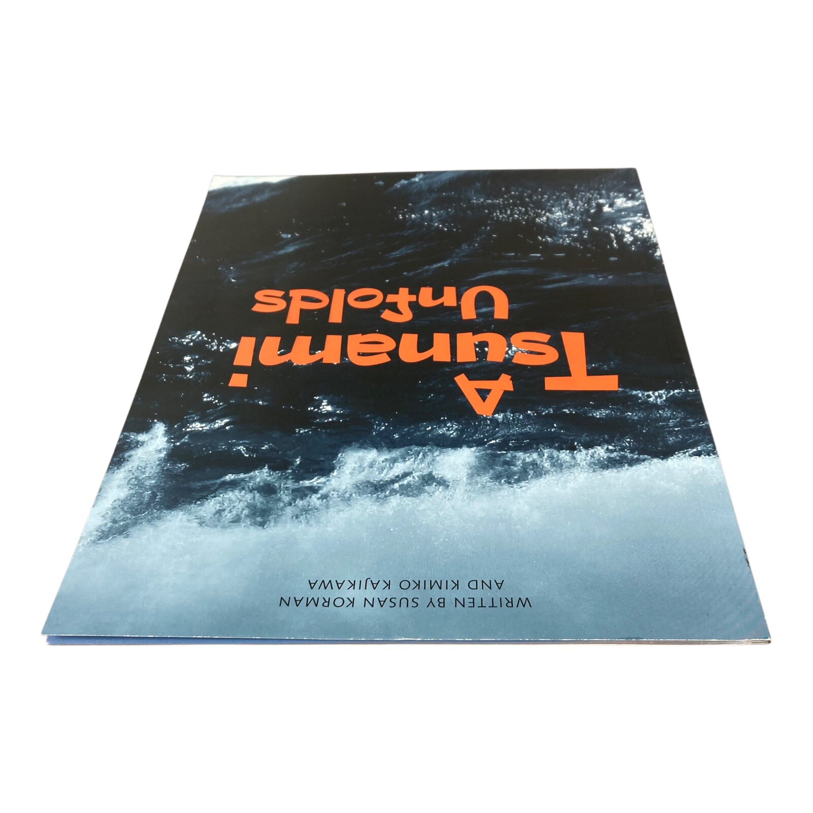 A TSUNAMI UNFOLDS 2016 Kimiko Kajik & Susan Korman Paperback 2016 VERY GOOD