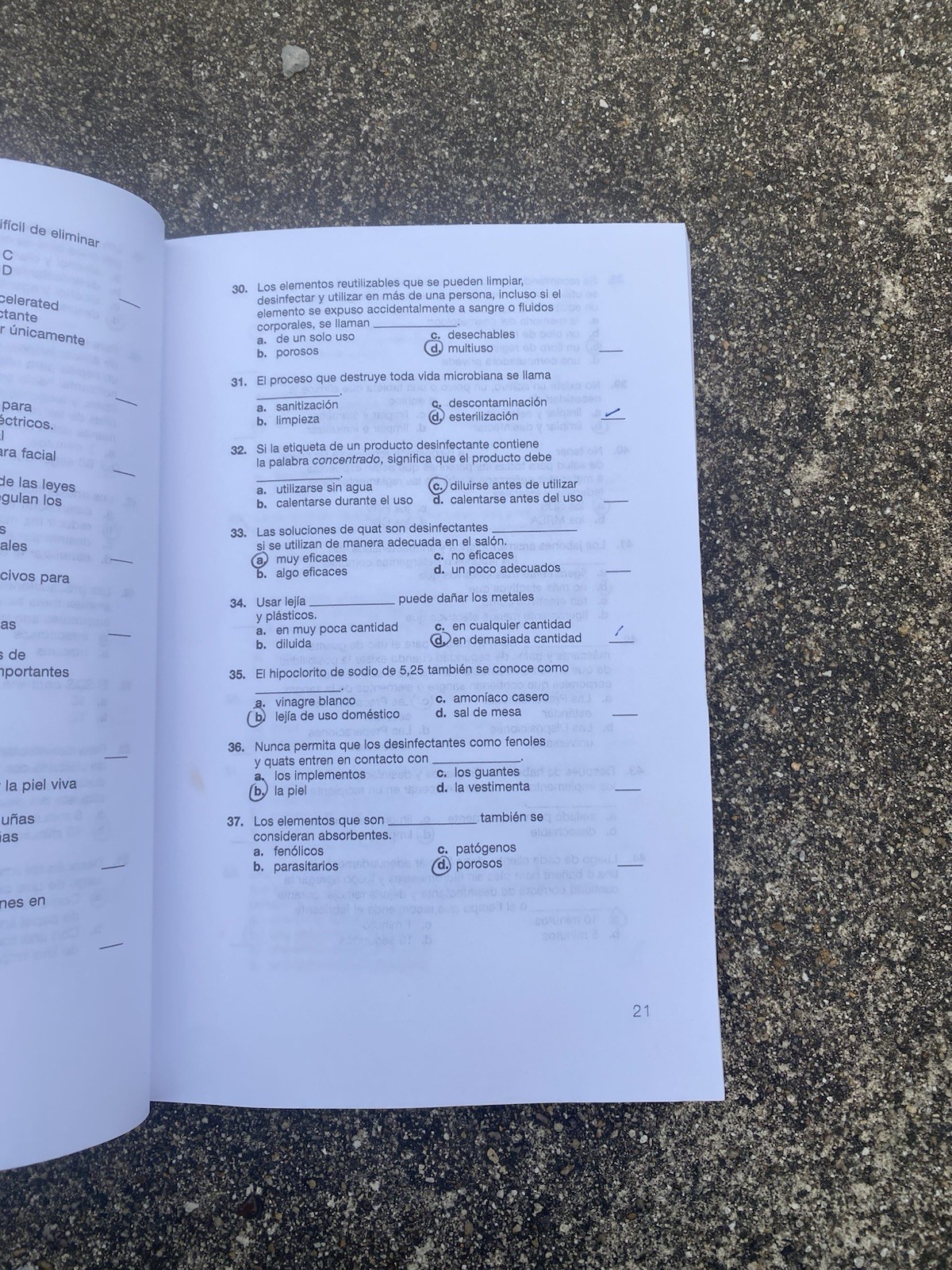 Spanish Translated Exam Review for Milady Standard Cosmetology by Milady (2015,
