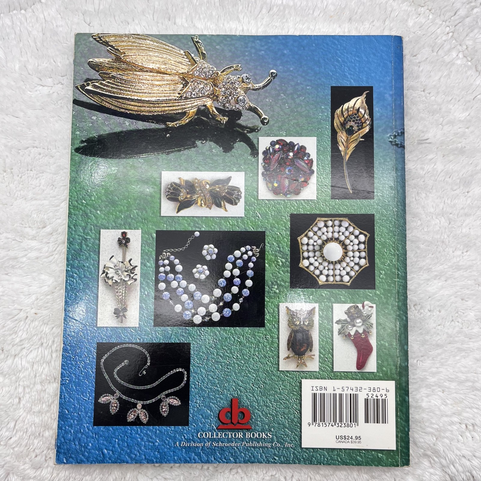 Collecting Costume Jewelry 101 by Julia C. Carroll 2004 Paperback 304 Pages