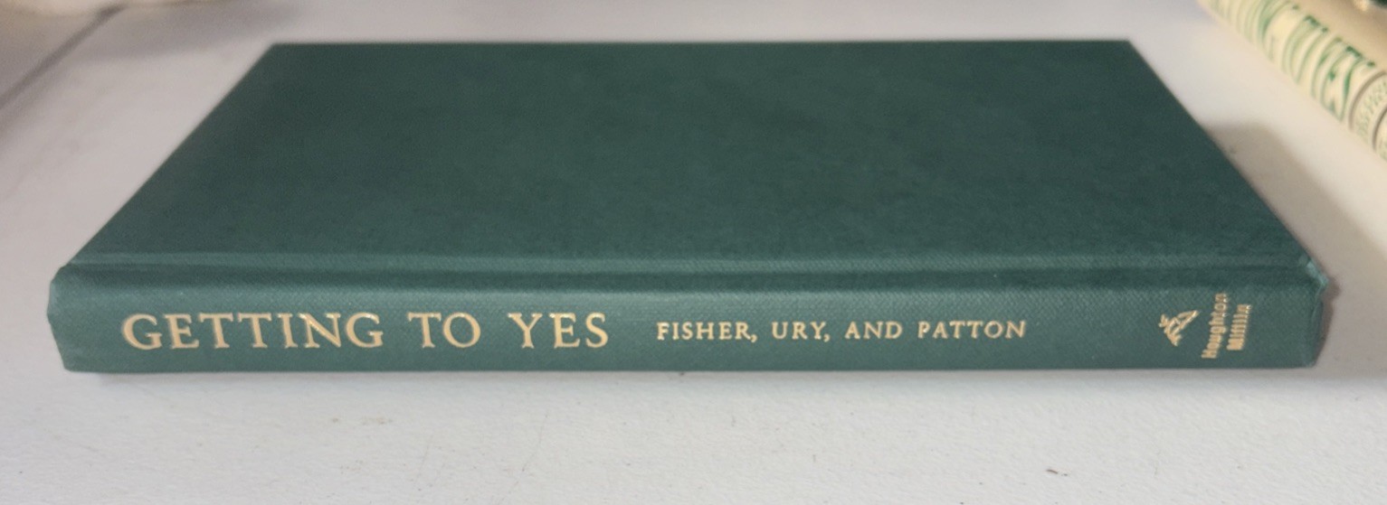 Roger Fisher, William Ury, Bruce Patton – Getting to Yes Negotiating 2nd Ed. HC