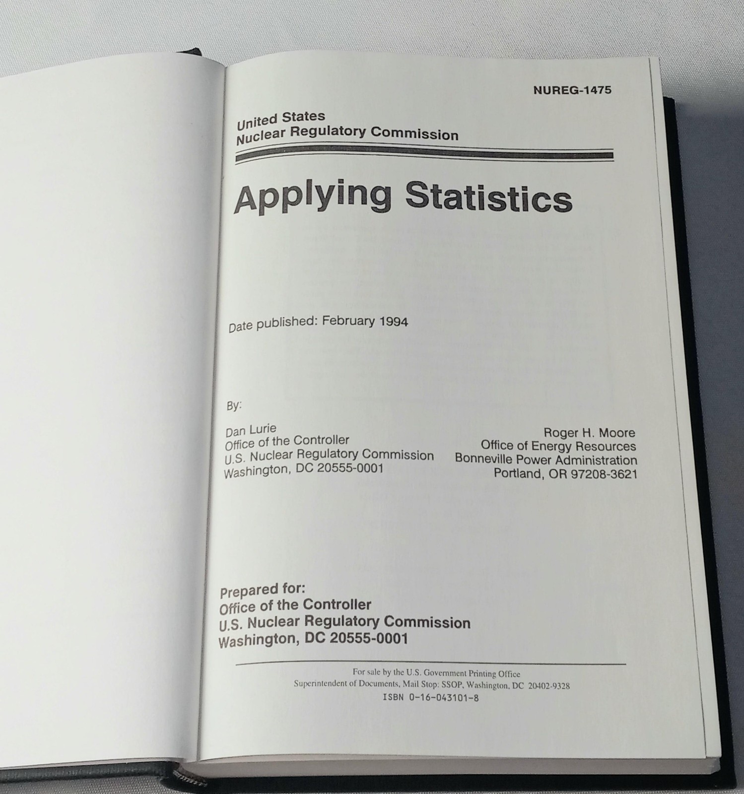 Vintage Applying Statistics Dan Lurie Roger H. Moore Hardcover 1994 Signed Black