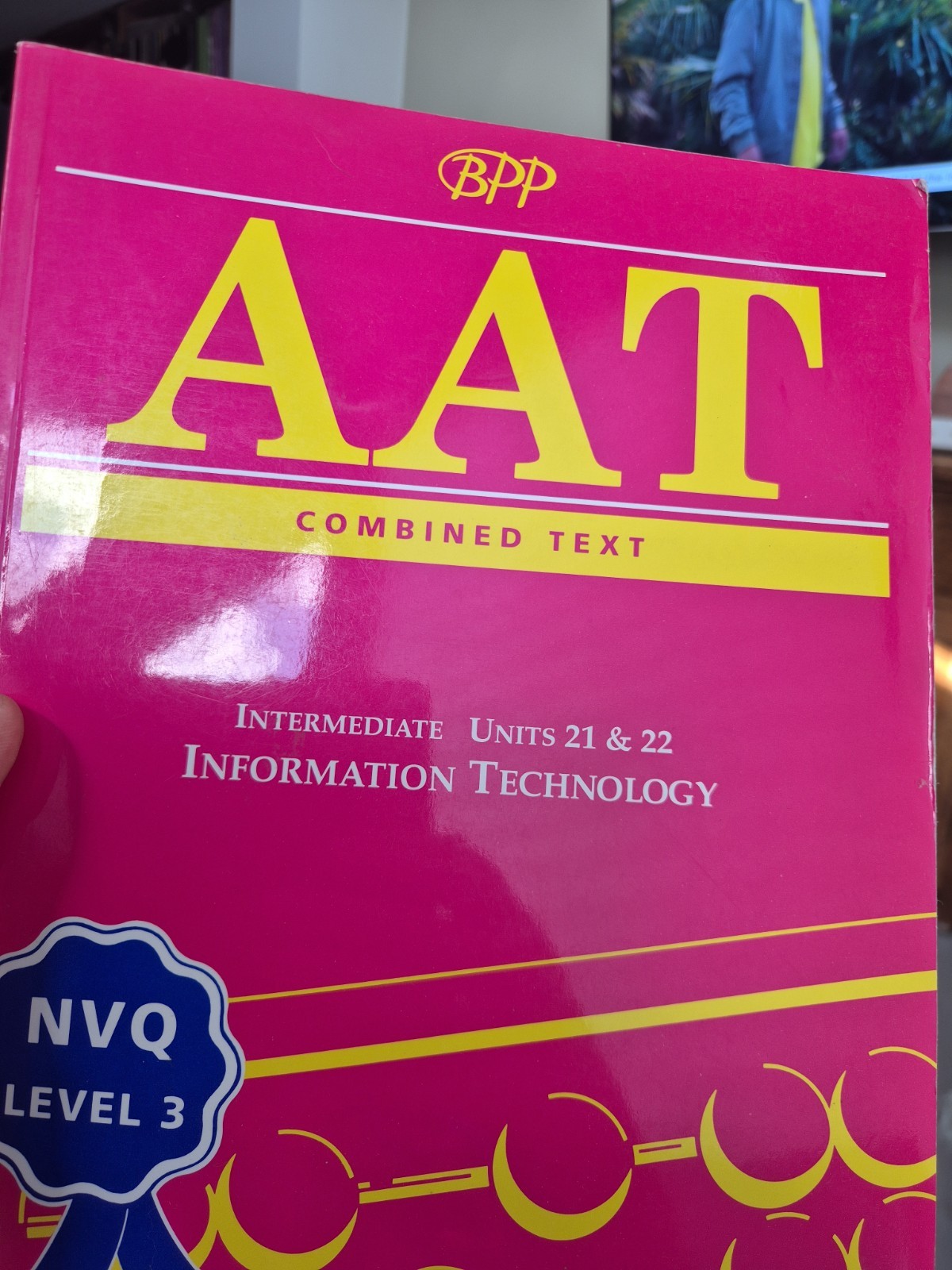 AAT NVQ: INFORMATION TECHNOLOGY INTERMEDIATE Units 21 & 22 (COMBINED TEXT) Book