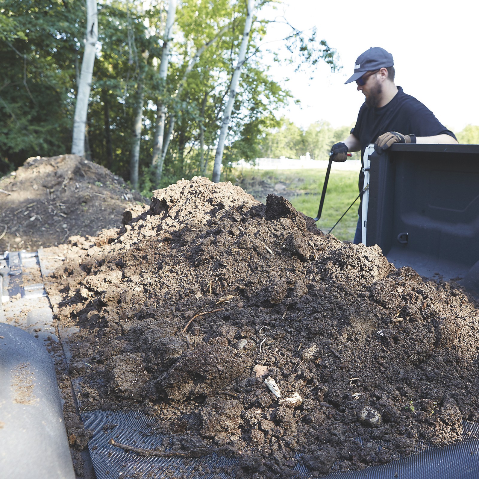 Boxer Truck Bed Cargo Unloader, 1-Ton Capacity
